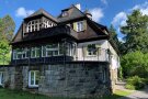 Landwirtschaftsschule mit Terrasse und Veranda